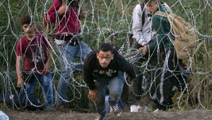 Maďarsko dokončilo výstavbu 175 km plota proti migrantom a utečencom