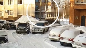 Ďalší pád z okna v Rusku: Šéf úradu neprežil pád z 5. poschodia. Zanechať mal list na rozlúčku