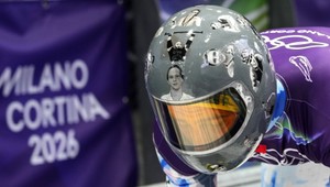 Ukrajinského olympionika diskvalifikovali za helmu s portrétmi obetí vojny. Zelenskyj mu udelil Rád slobody