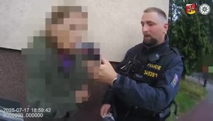 Opitá vodička nabúrala trikrát v priebehu pár minút. Jej demolačnú jazdu zachytila kamera