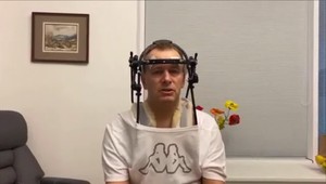 Dámske návštevy a stretnutia s kolegami. TV JOJ sa snažila dostať do nemocnice, kde je hospitalizovaný Kollár