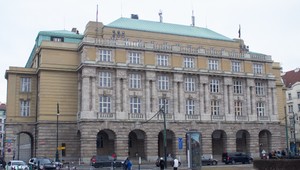 Na Karlovej univerzite zasahovala polícia. Podozrivý mal vyjadriť sympatie k tragickej streľbe