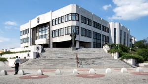 Politici chcú určiť vek, dokedy môžu úradníci pracovať