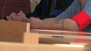 Vrazím ti nôž do krku ako svini, vykrikoval syn vlastnej matke. Tyran ospravedlňoval svoje činy alkoholom