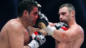 Vitalij Kličko obhájil proti Charrovi titul majstra sveta WBC
