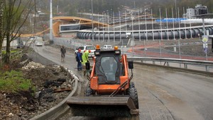Dva mesiace nedostal mzdu, na protest si zašil ústa