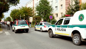 Mladík (17) ušiel mužom zákona spred budovy polície, pátrajú po ňom