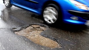 Ach tie výtlky! Cesty sú boľavým otlakom pre vodičov