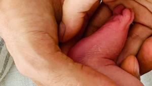 Syn českej topmodelky bojoval o život! Malého bojovníka ukázala SVETU