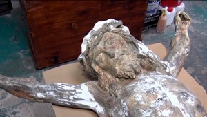 Žena chcela skrášliť sochu Ježiša. Skončila pred súdom