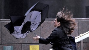 Držte si klobúky! Meteorológovia vydali výstrahu druhého stupňa pred silným vetrom