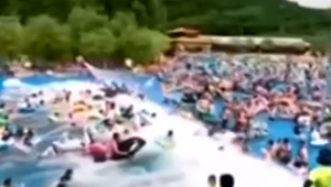 Pri nehode v akvaparku sa zranilo najmenej 44 ľudí. Nešťastie spôsobil pokazený stroj na vlny