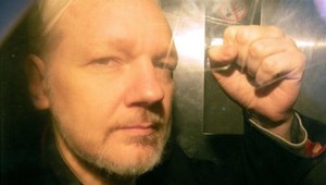 Zakladateľ WikiLeaks môže byť vydaný do USA. Inštitút ľudských práv rozhodnutie odsudzuje