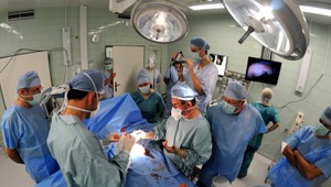 Bratislavskí ortopédi predstavili novinku pri predlžovaní končatín. Magnetický klinec