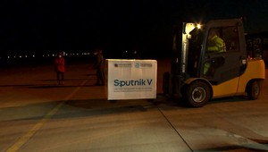 Rusi si svoju vakcínu Sputnik V, ktorú dali Slovensku, skontrolujú sami. Brazília ju odmieta