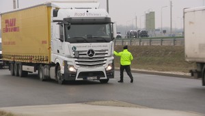 Akcia "Truck and Bus": Policajti preverujú doklady, alkohol aj technický stav