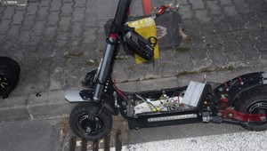 Opitý muž na e-kolobežke zrazil 63-ročnú chodkyňu, zraneniam podľahla