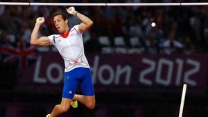 VIDEO. Lavillenie ohrozoval Bubku, prekonal 608 cm