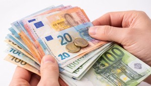 Obrovský záujem o štátne dlhopisy: Slováci nakúpili za stovky miliónov