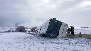 Sneženie komplikuje situáciu na viacerých miestach Slovenska