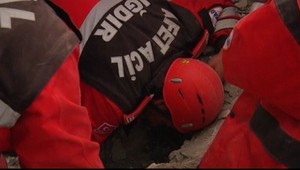 Chlapca (13) zachránili 108 hodín po zemetrasení