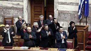 Grécka vláda premiéra Tsiprasa dostala dôveru parlamentu