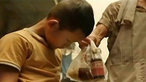 Kradol lieky pre chorú mamu: Chlapčeka zachránilo ľudské gesto