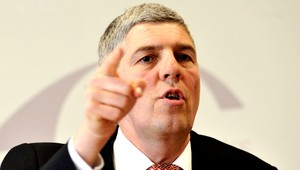 Vláda šikanuje časť dôchodcov, tvrdí Bugár