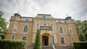 V zámku se střílelo: Kdo bude bojovat o život?