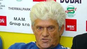 V DAC ukecali zbitého starého pána