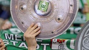Wolfsburg a Bayern zostali so 63 bodmi plece pri pleci