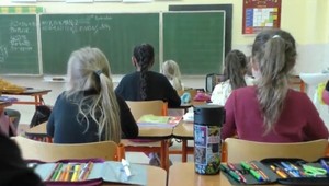 Učitelia čelia agresívnym prejavom zo strany rodičov. Tí nechcú, aby ich deti nosili rúška