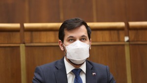 Podpredseda parlamentu Juraj Šeliga po porušení predpisov odchádza zo svojej funkcie