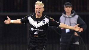 Fyzika dostala na frak! Videli ste plávať loptu bez vody?! Tak nech sa páči!