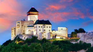 V Trenčíne páchatelia strieľajú do ľudí cukríky, jednému poranili oko