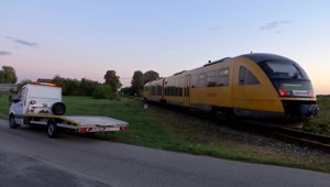 Nehoda na koľajniciach. Vodička zastala príliš blízko