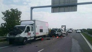 Tragická nehoda pred Jarovcami. Kamión zrazil pracovníka, ktorý maľoval pruhy