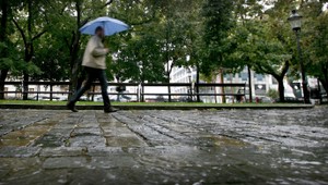 Meteorológovia varujú pred silným dažďom a vetrom. Výstrahy platia pre tieto kraje