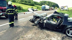 Čelná zrážka vodičov (25, 27) skončila zázrakom...