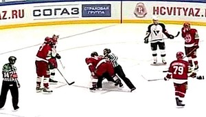 Štajnoch kontra Gillies. Kanadský útočník vyhral na body