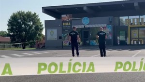 Explózia nad ránom: Zlodeji odpálili bankomat pri supermarkete