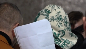 Policajta, ktorý použil zbraň na milenca svojej ženy, budú stíhať na slobode