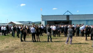 Slzy a ticho. Na letisku v Slávnici sa rozlúčili s parašutistami