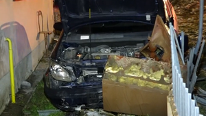 Rodinný konflikt vyústil do nehody: Opitý vodič po hádke zdemoloval plynovú prípojku