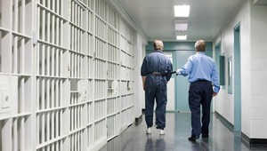 Väzni dostanú do cely pevnú linku. Telefonovať budú môcť na štyri čísla