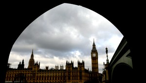 Rozhodnutie Britov v referende môže zatriasť menami, banky budú v strehu