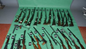 Policajti v Žiline zaistili arzenál zbraní