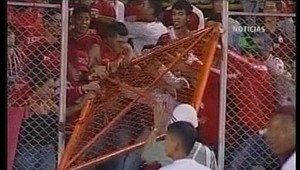 Bitka na futbale: 60 zranených