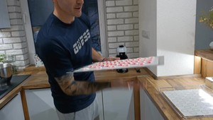 Vďační manželia vo voľnom čase napiekli zdravotníkom koláče