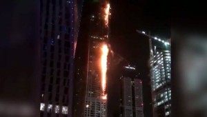 VIDEO: V Dubaji horel 79 poschodový mrakodrap